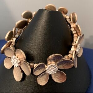 Celebrate Summer with a NEW fun, gold & silver floral stretch bracelet!